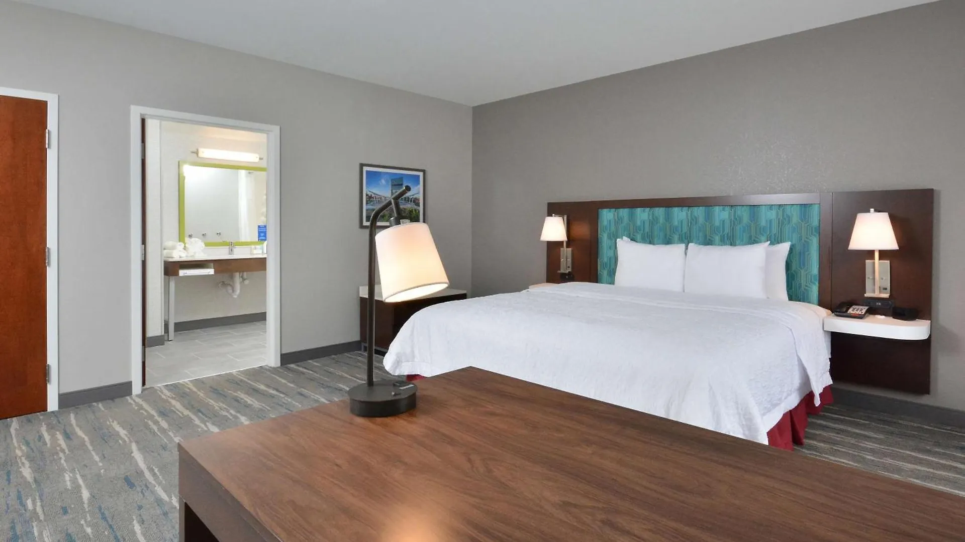 Hampton Inn & Suites Charlotte North I 485 3*,