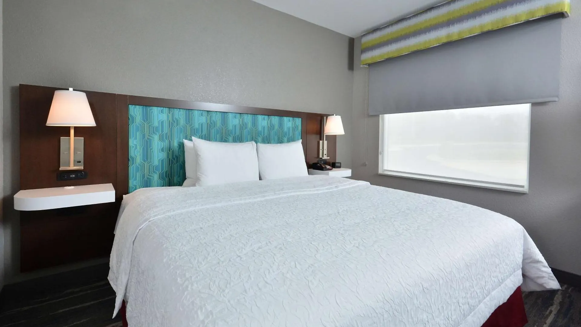 Hampton Inn & Suites Charlotte North I 485 3*,
