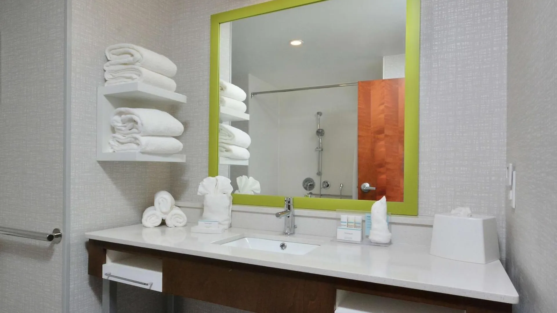 Hampton Inn & Suites Charlotte North I 485 3*,